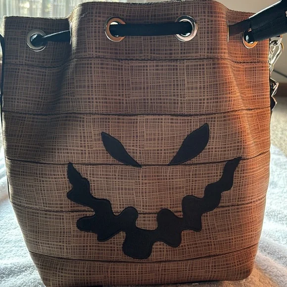 Harvey’s Oogie Boogie 25th Anniversary Edition park hopper - Picture 2 of 7